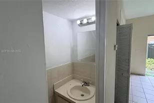 5712 W 25th Ct, Hialeah, FL 33016 - Photo 6
