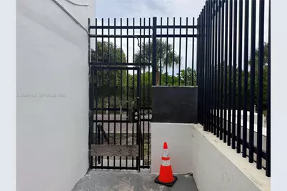 5555 Collins Ave #14G, Miami Beach, FL 33140 - Photo 80