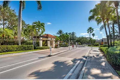 890 San Remo Dr, Weston, FL 33326 - Photo 8