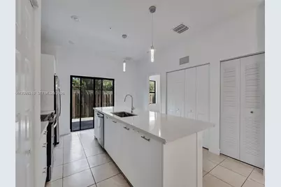 8195 NW 104th Ave #2, Doral, FL 33178 - Photo 4