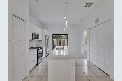 8195 NW 104th Ave #2, Doral, FL 33178 - Photo 6