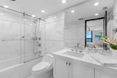 2555 Collins Ave #2205, Miami Beach, FL 33140 - Photo 20