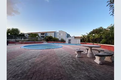 1735 W 60th St #M301, Hialeah, FL 33012 - Photo 28