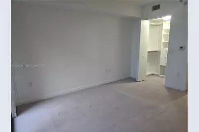31 SE 6th St #503, Miami, FL 33131 - Photo 8