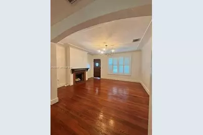 1628 NW 8th St #1628, Miami, FL 33125 - Photo 2