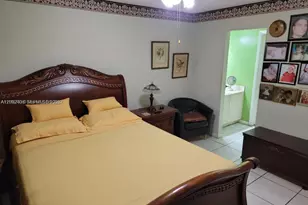8851 NW 119th St, Hialeah Gardens, FL 33018 - Photo 12
