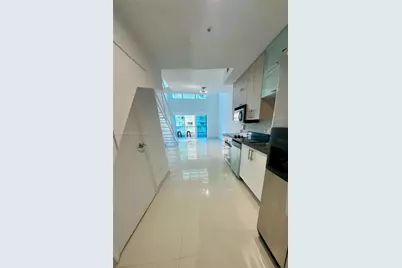 60 SW 13th St #2618, Miami, FL 33130 - Photo 2