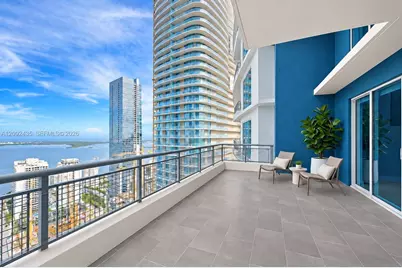 60 SW 13th St #4002, Miami, FL 33130 - Photo 2