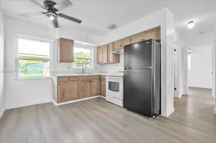 2423 Jeffcott St, Fort Myers, FL 33901 - Photo 8