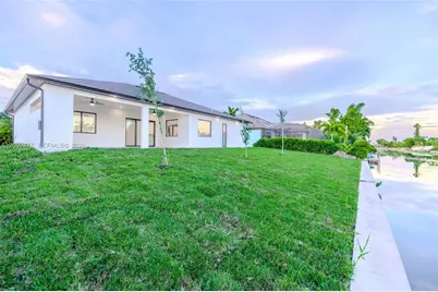 920 SE 5th Terr, Cape Coral, FL 33990 - Photo 8