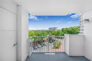 1300 NE Miami Gardens Dr, Miami, FL 33179 - Photo 24
