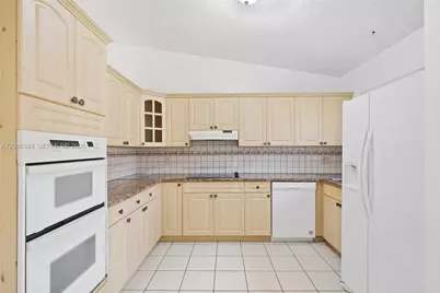 12641 NW 102nd Pl, Hialeah Gardens, FL 33018 - Photo 12