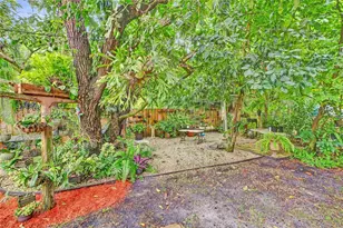 860 NE 127th St, North Miami, FL 33161 - Photo 52