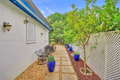 860 NE 127th St, North Miami, FL 33161 - Photo 32