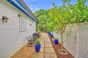 860 NE 127th St, North Miami, FL 33161 - Photo 32