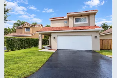 10024 NW 4th St, Plantation, FL 33324 - Photo 2