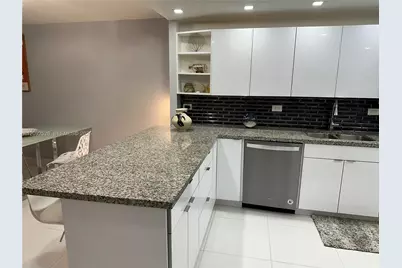 6039 Collins Ave #721, Miami Beach, FL 33140 - Photo 2