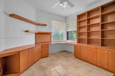 1545 W Lacosta Dr W, Pembroke Pines, FL 33027 - Photo 32