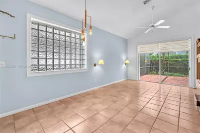 1545 W Lacosta Dr W, Pembroke Pines, FL 33027 - Photo 14
