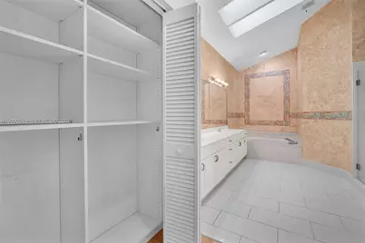 1545 W Lacosta Dr W, Pembroke Pines, FL 33027 - Photo 24