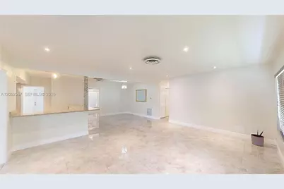 650 E Evanston Cir, Fort Lauderdale, FL 33312 - Photo 4