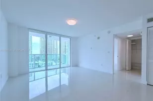 31 SE 5th St, Miami, FL 33131 - Photo 8