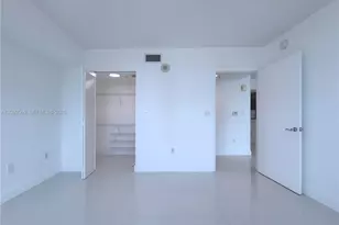 31 SE 5th St, Miami, FL 33131 - Photo 18