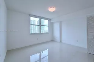 31 SE 5th St, Miami, FL 33131 - Photo 16