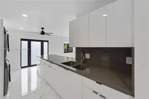 8745 NW 150th Terrace, Miami Lakes, FL 33018 - Photo 14