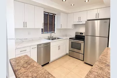 9372 Fontainebleau Blvd #L-402, Miami, FL 33172 - Photo 10