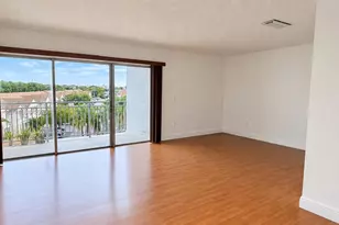 9375 Fontainebleau Blvd, Miami, FL 33172 - Photo 4