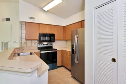 2445 SW 18th Ter #909, Fort Lauderdale, FL 33315 - Photo 8