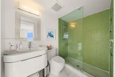7600 Collins Ave #1012, Miami Beach, FL 33141 - Photo 18