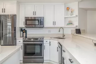 6423 Collins Ave, Miami Beach, FL 33141 - Photo 10