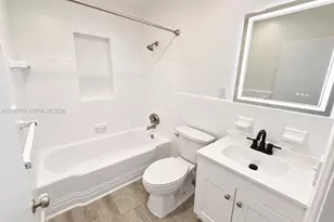 599 NE 35th St, Oakland Park, FL 33334 - Photo 30