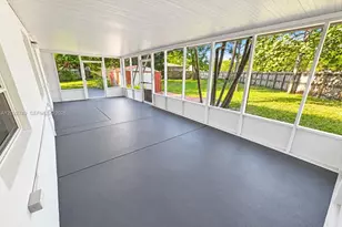 599 NE 35th St, Oakland Park, FL 33334 - Photo 36