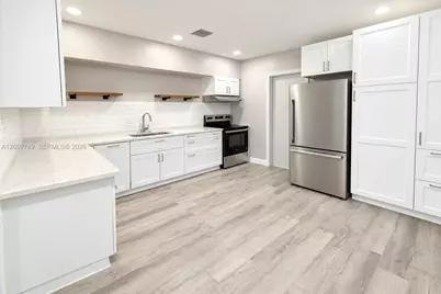 599 NE 35th St, Oakland Park, FL 33334 - Photo 12