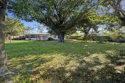 599 NE 35th St, Oakland Park, FL 33334 - Photo 40