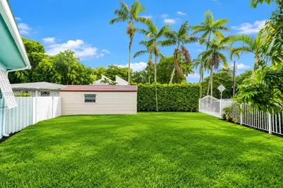 405 NE 150th St, Miami, FL 33161 - Photo 32