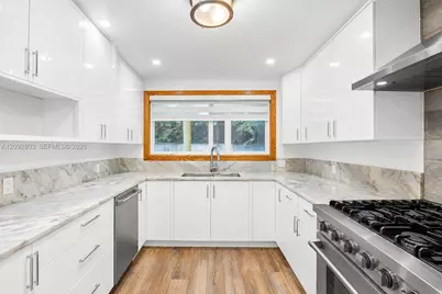 405 NE 150th St, Miami, FL 33161 - Photo 10