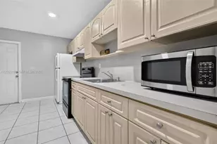 275 W 68th St, Hialeah, FL 33014 - Photo 22