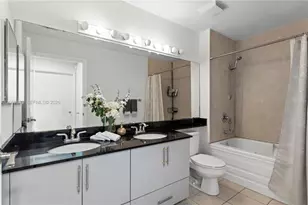 31 SE 5th St, Miami, FL 33131 - Photo 18