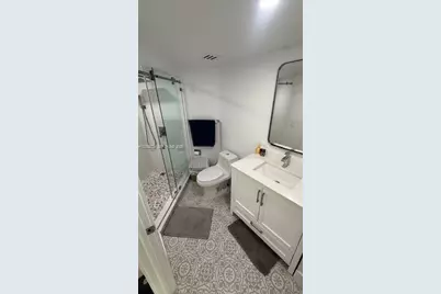 5880 Collins Ave #1104, Miami Beach, FL 33140 - Photo 14