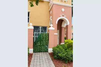10666 SW 7th St #2106, Pembroke Pines, FL 33025 - Photo 2