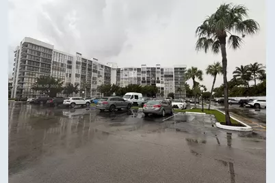 1000 Parkview Dr #507, Hallandale Beach, FL 33009 - Photo 36