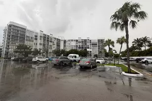 1000 Parkview Dr, Hallandale Beach, FL 33009 - Photo 36