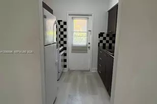 605 77th St, Miami Beach, FL 33141 - Photo 8
