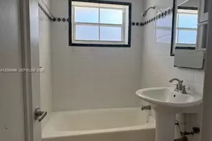 605 77th St, Miami Beach, FL 33141 - Photo 16