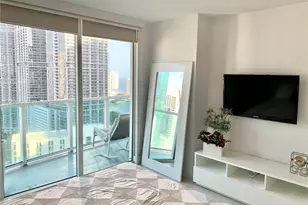 31 SE 5th St, Miami, FL 33131 - Photo 12