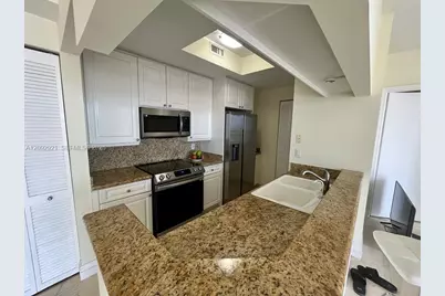 848 Brickell Key Dr #2303, Miami, FL 33131 - Photo 14